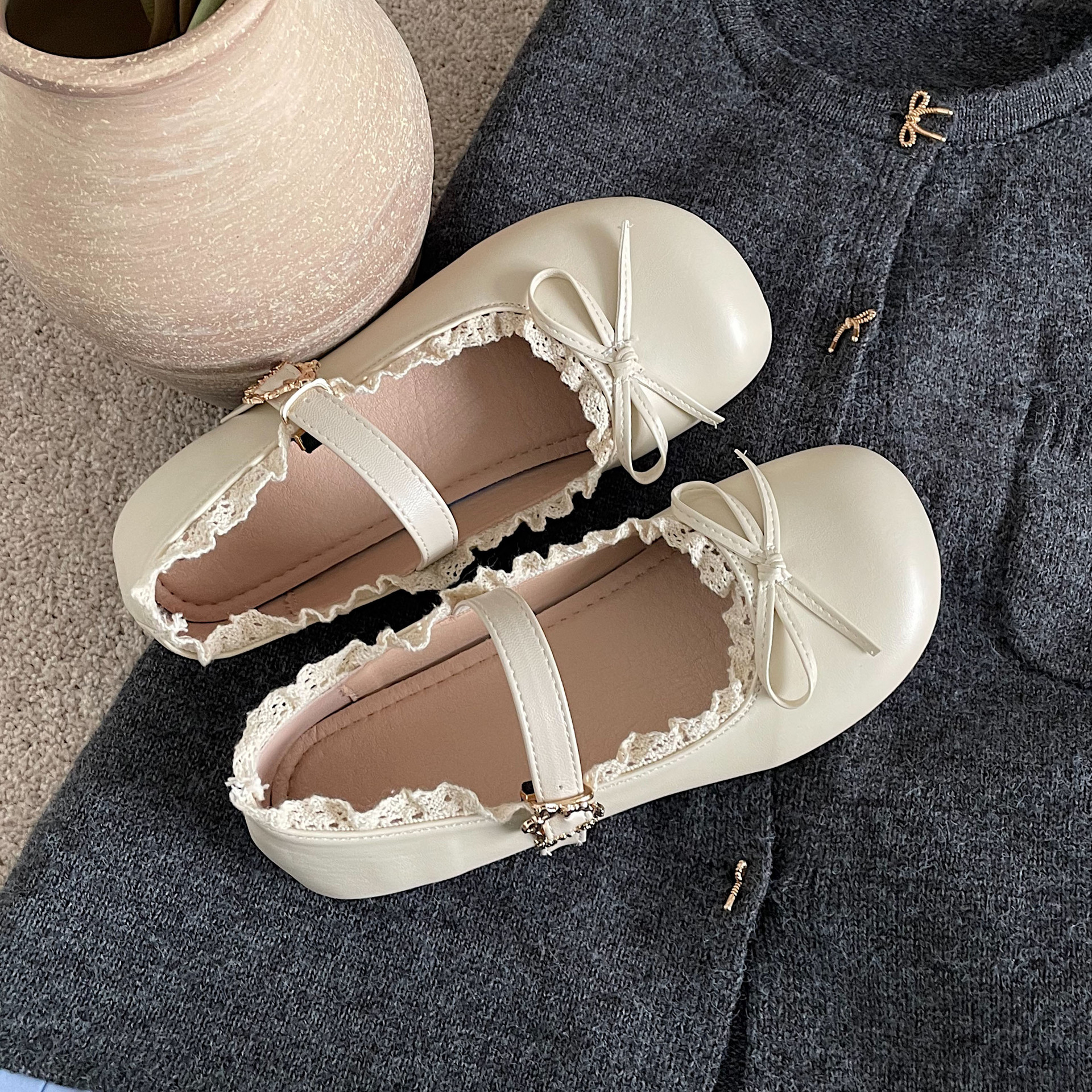 Round Toe Vintage Bow Leather Flat Shoes foto 3