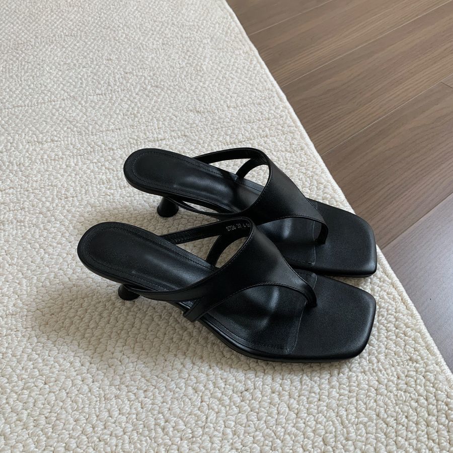 Retro-chic Minimalist Thong Stiletto Sandals foto 4