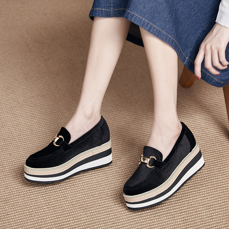 Metal-buckle Striped Sole Wedge Slip-on Shoes foto 3