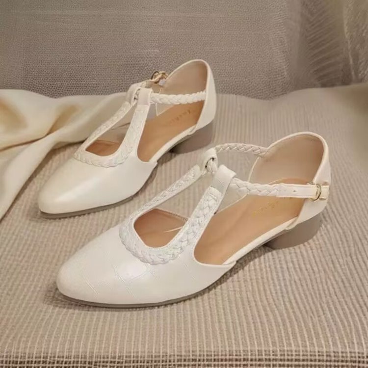 Soft Leather Pointed Cross-strap Hollow Leather Shoes foto 3