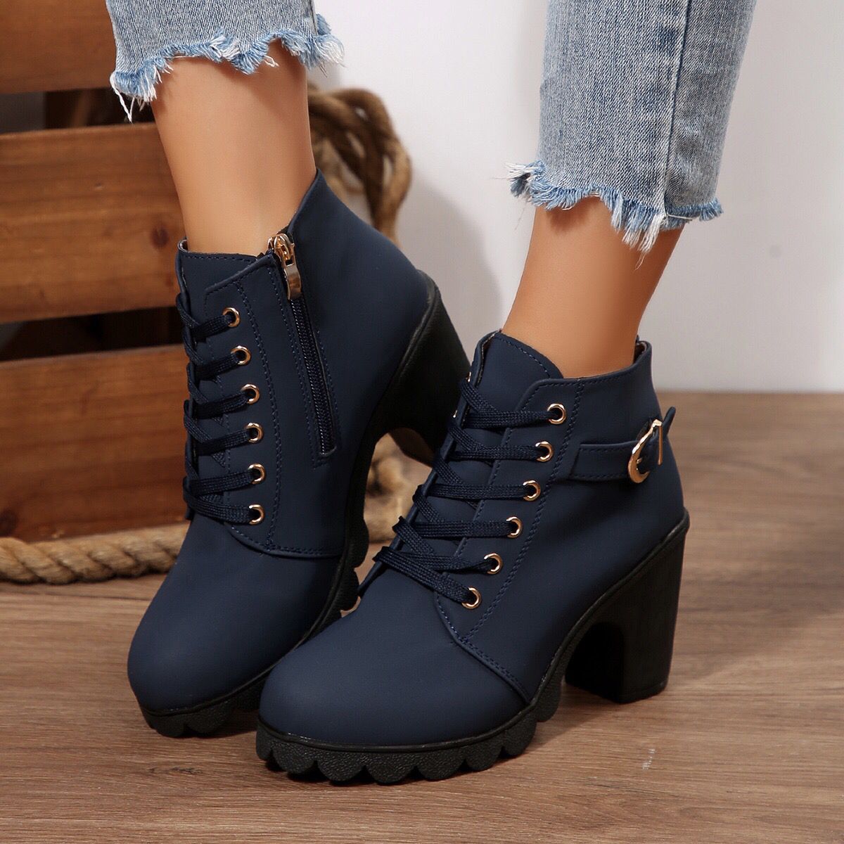 Womens Cross-Tie Chunky-Heel Ankle Boots foto 4