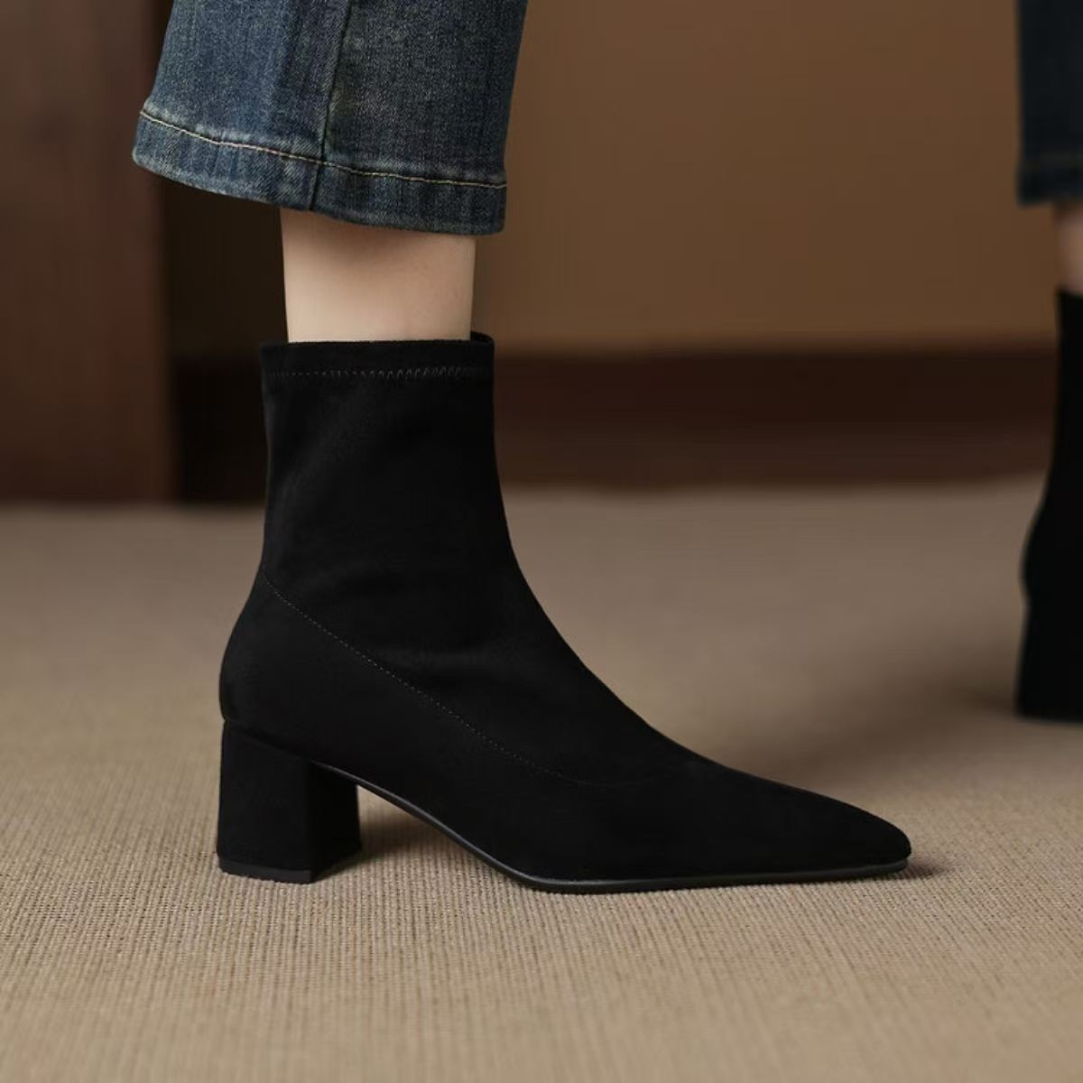 Suede Ankle Boots With Mid Heel foto 5