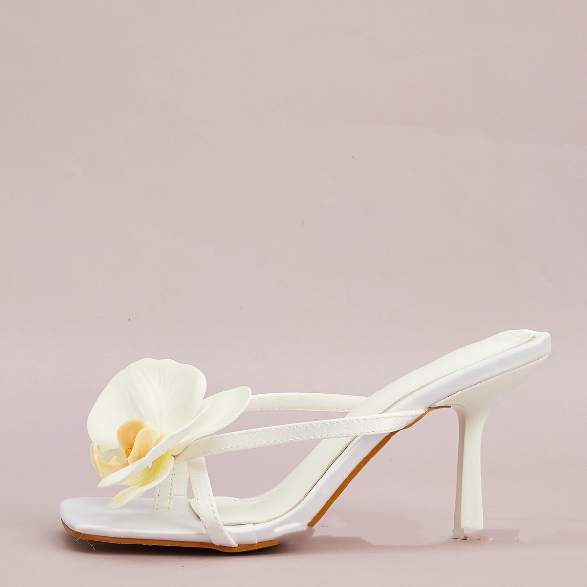 White Flower Decorative Flip-toe Square Toe High Heel Sandals foto 4