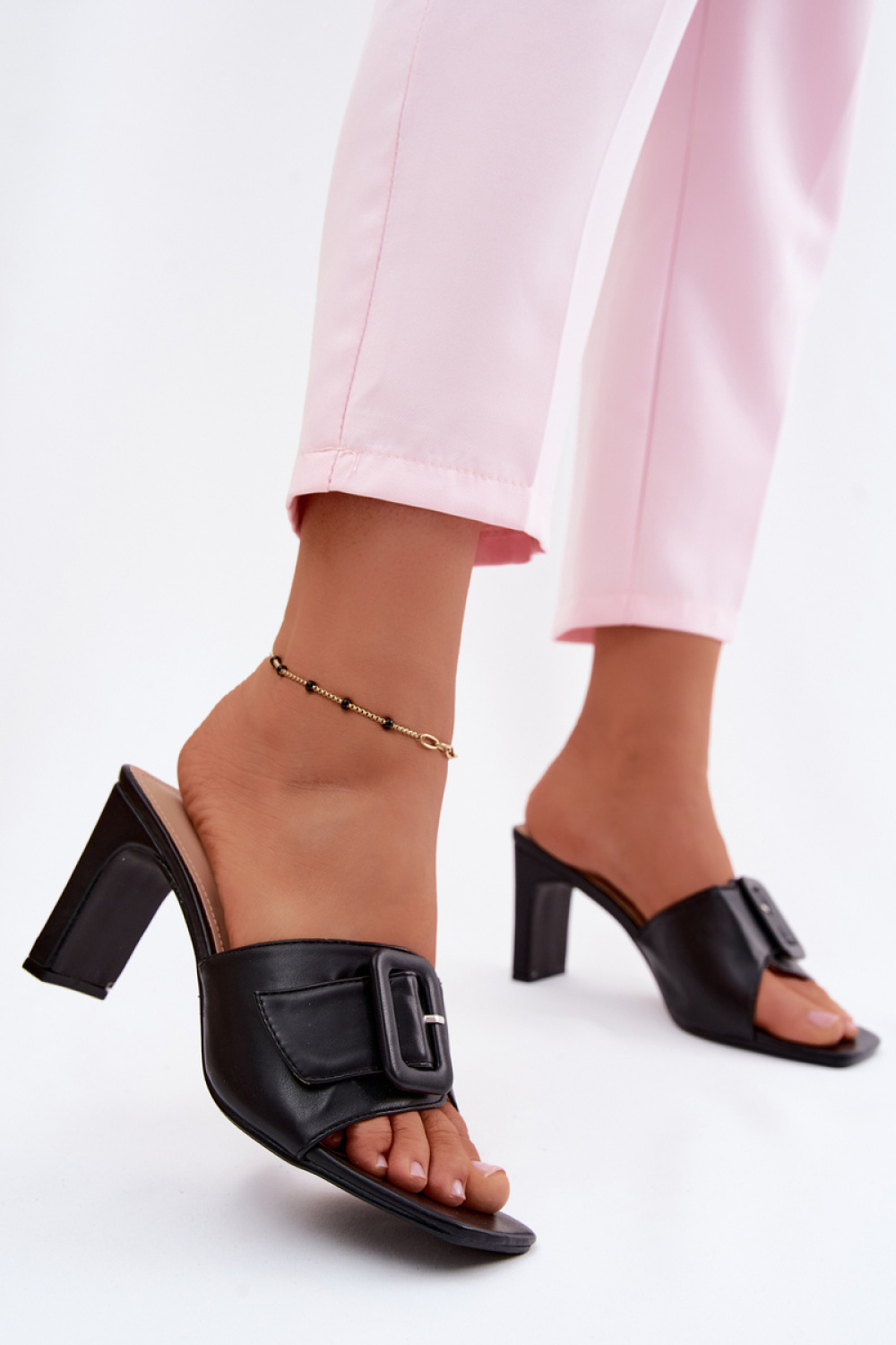 Hakken slippers Step in style