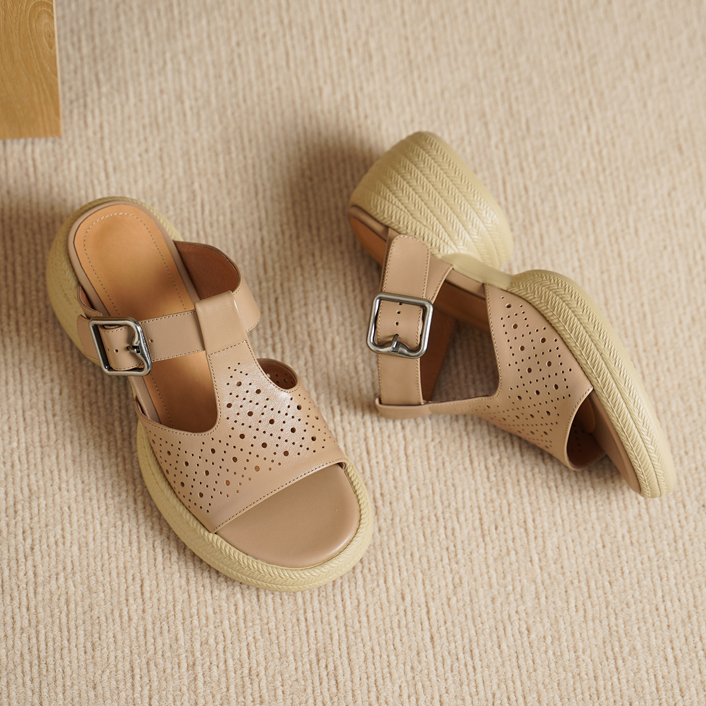Premium Handmade Washed Leather Perforated Mule Sandals, Women's Chunky Platform T-Strap Slides foto 3