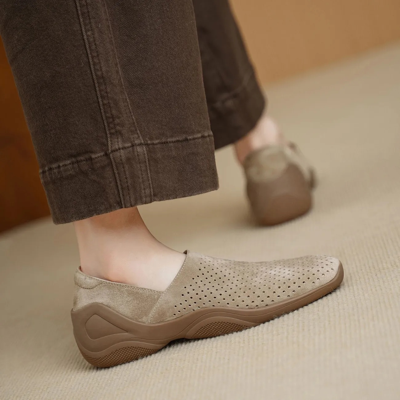 Square-toe Hollowed-out Inner Wedge Heel Soft Sole Comfortable Retro Single Shoes foto 2