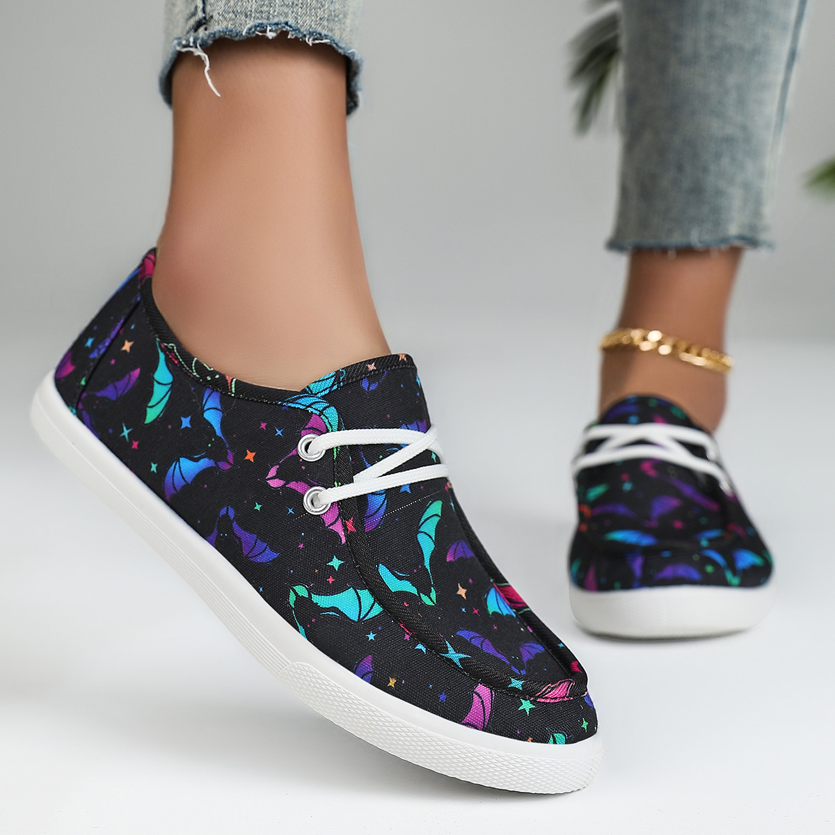 New Bat-pattern Lace-up Low-top Casual Flat Shoes foto 3