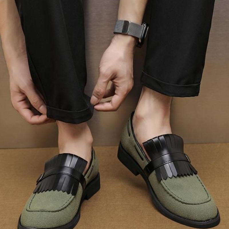 Men's Solidcolor Loafer Shoes With Tassel Accents foto 3