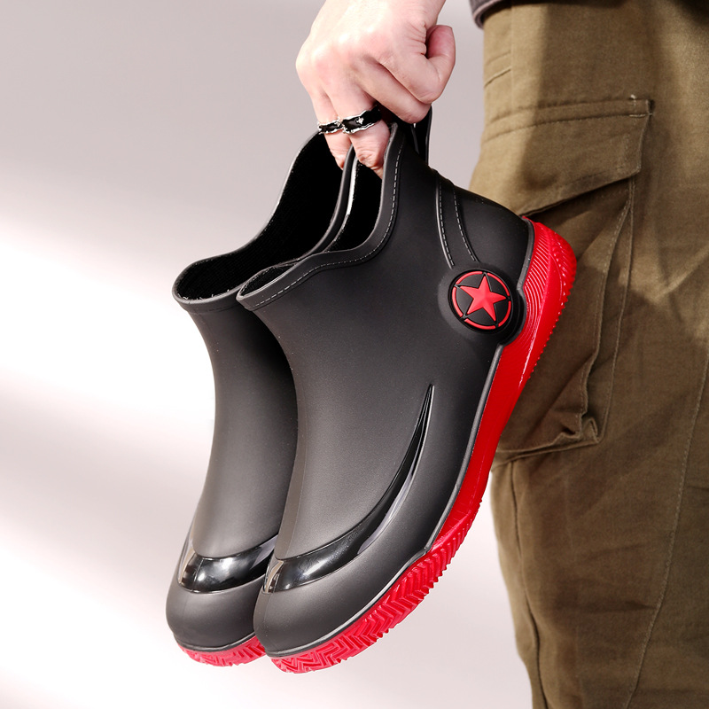 Stylish short-top men's rain boots, low-cut, non-slip and waterproof. foto 5