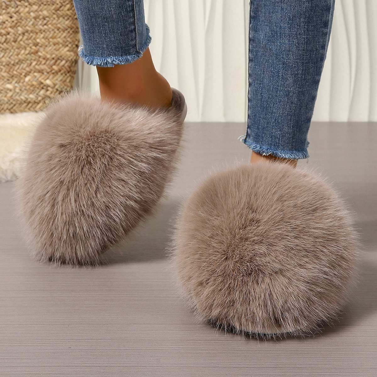 Women's Plus-size Solid Color Fluffy Big Furry Slippers foto 4