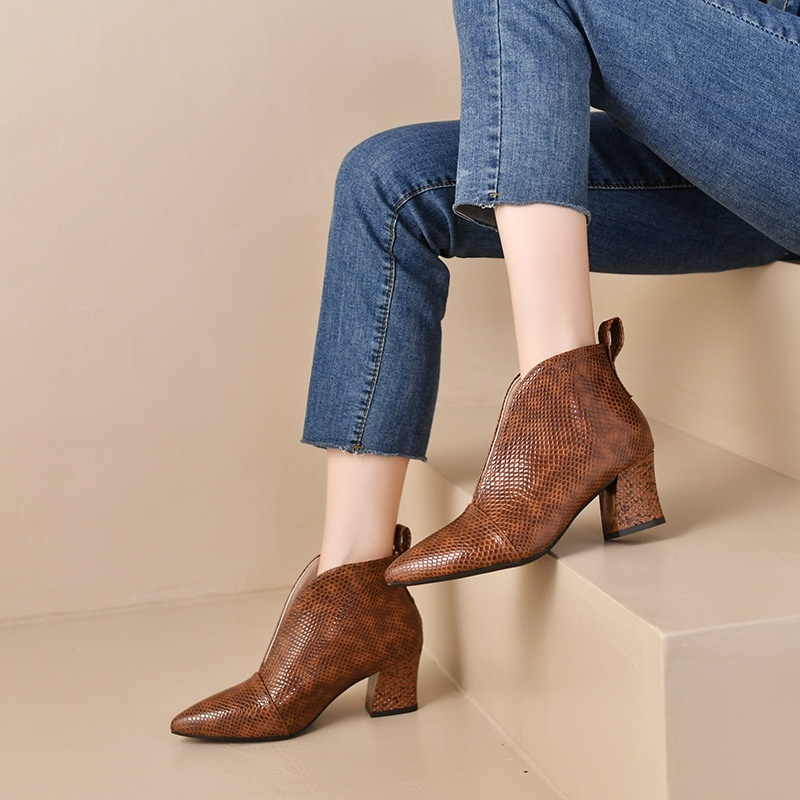 Womens High-heeled Martin-style Ankle Boots With A V-cut foto 2