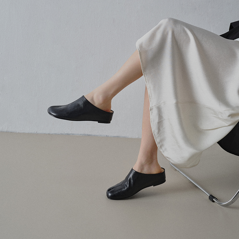Women's Full Grain Leather Tabi Flats, Split Toe Slip-On Mules For Casual & Daily Wear foto 2