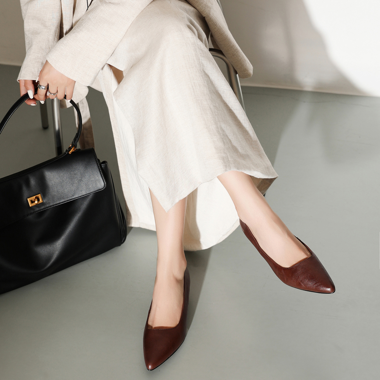 Women's Washed Full-Grain Cowhide Kitten Heel Pumps, Pointed Toe Handcrafted Leather Office Shoes foto 3