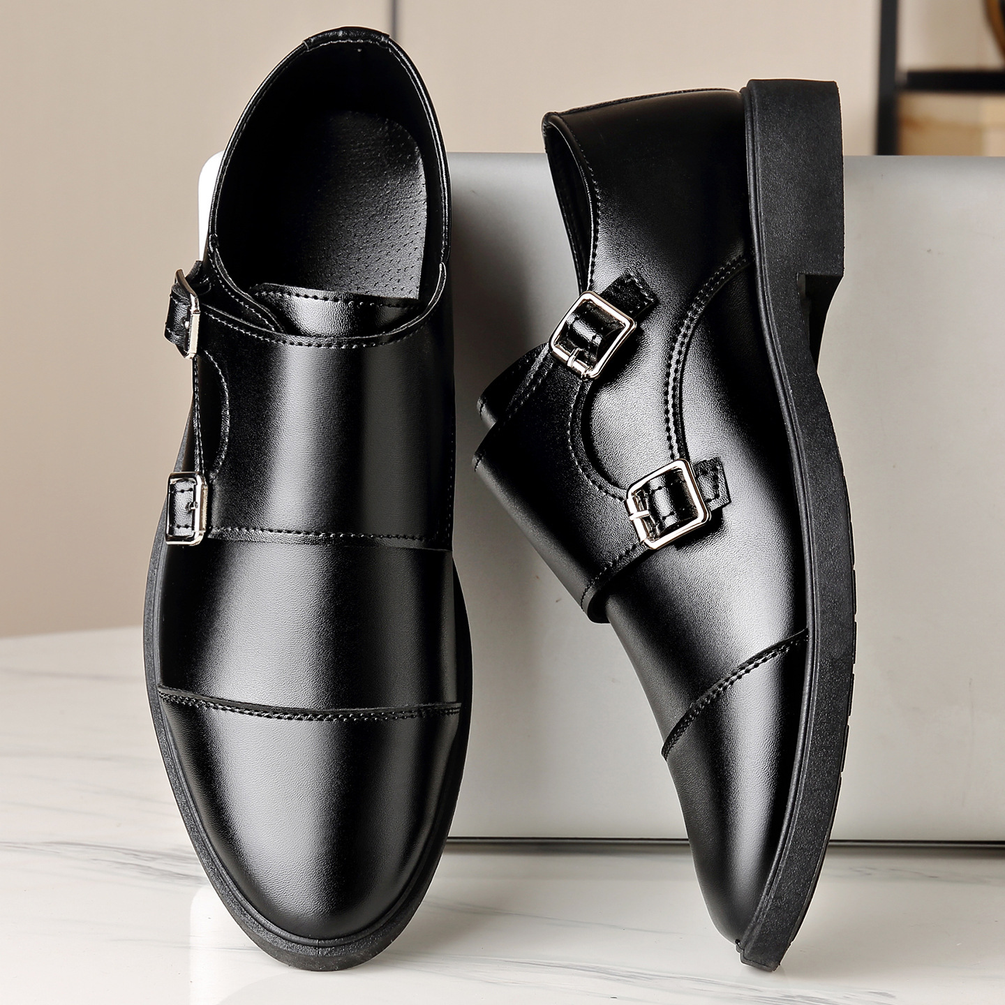 Large Size Soft Bottom Men's All-match Metal Slip-on Leather Shoes foto 2