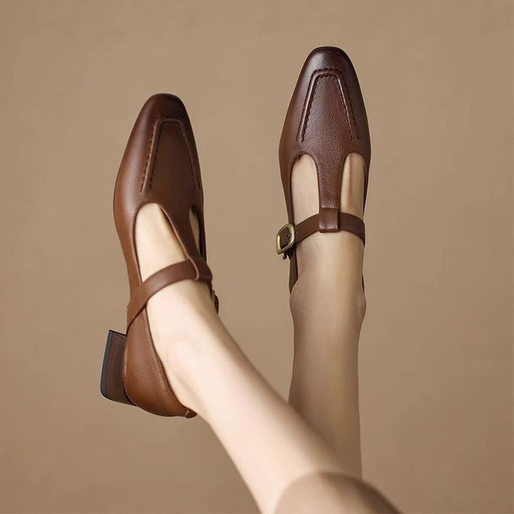 Soft Leather Brown T-strap Chunky Heel Pumps foto 5