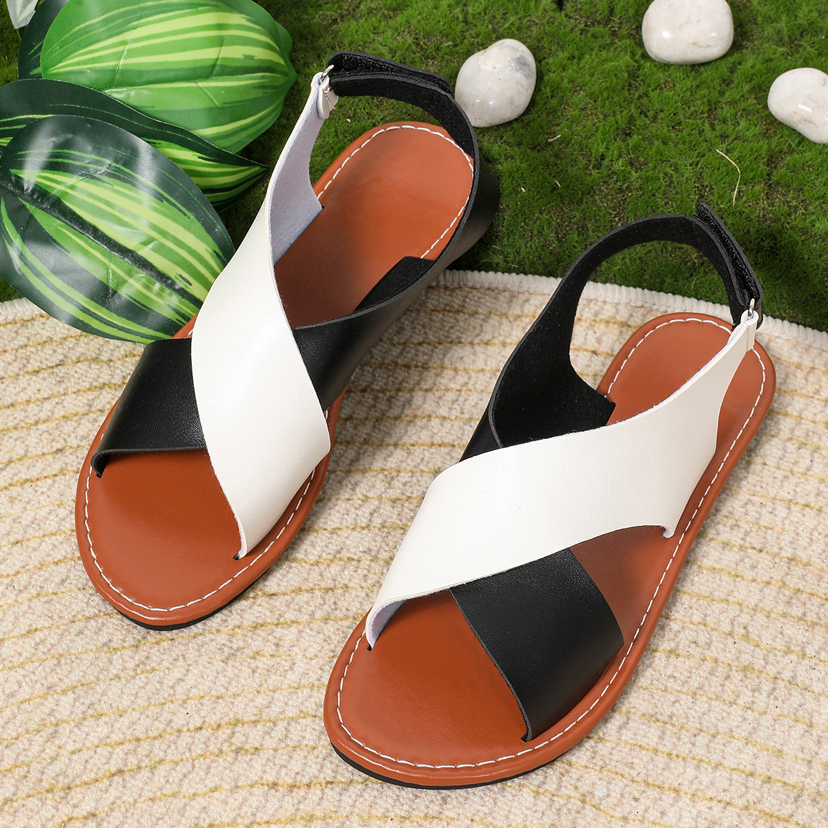 Color-block Cross-strap Flat Sandals For Women With Velcro Closure foto 4