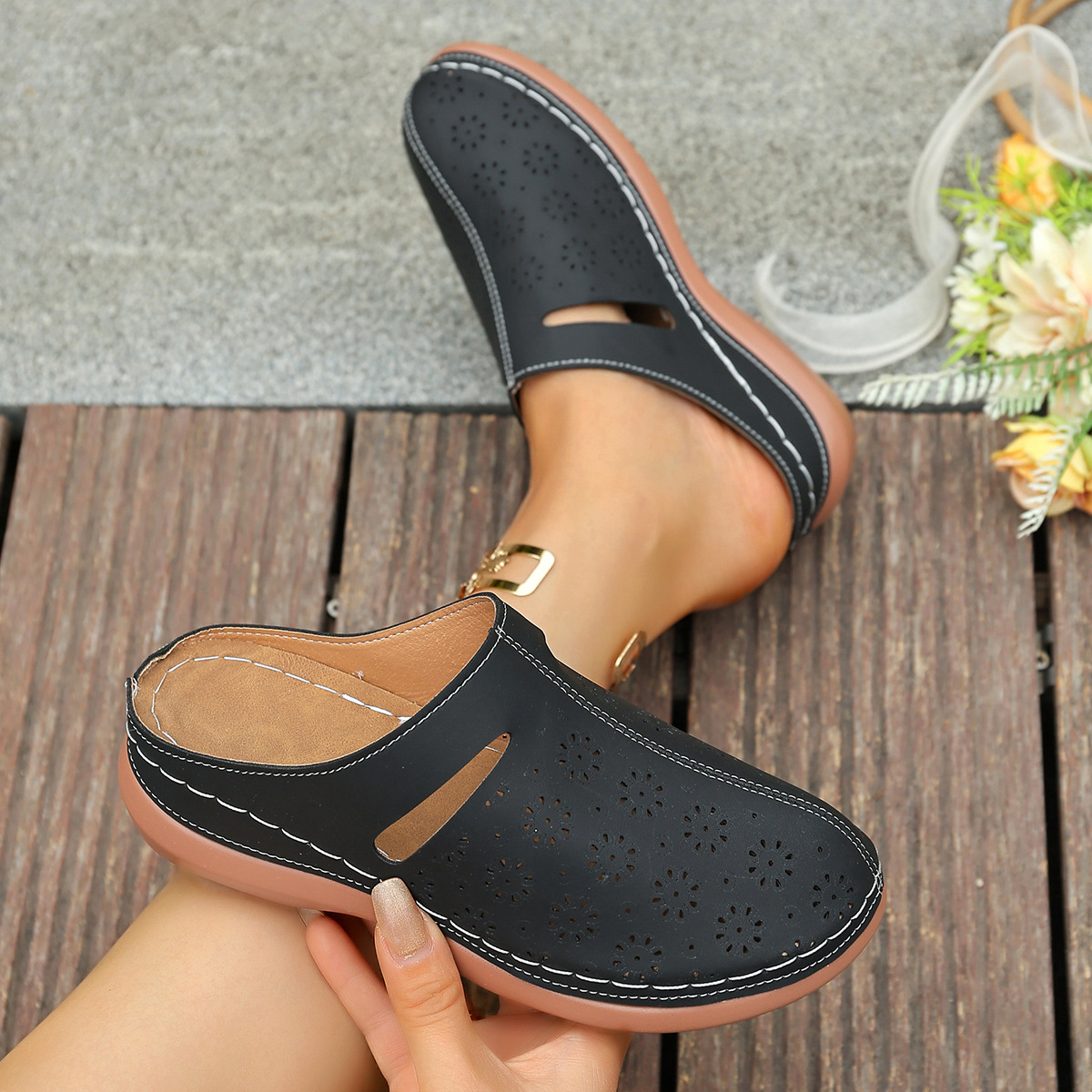 Hollow-out Thick-soled Vintage-style Women's Slippers foto 3