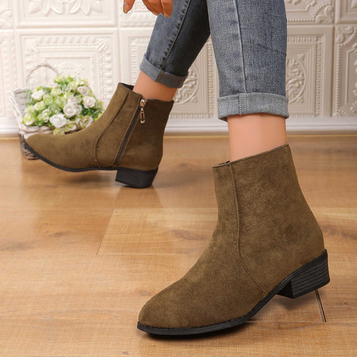 Suede Dr Martens Chunky Heel Short Women's Boots foto 4