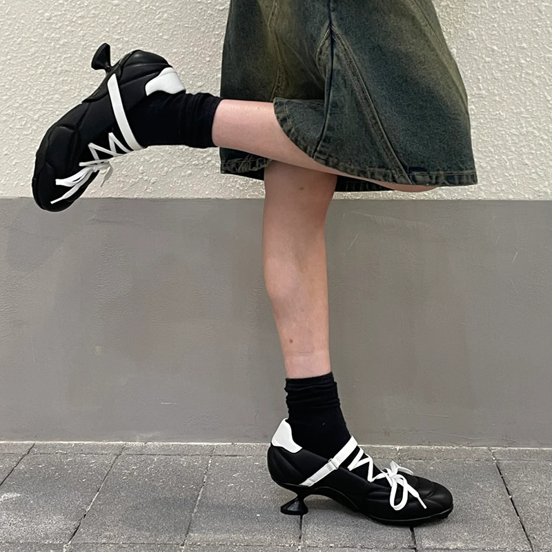 Women's Creative Lace-up Bow Sports Shoes foto 4