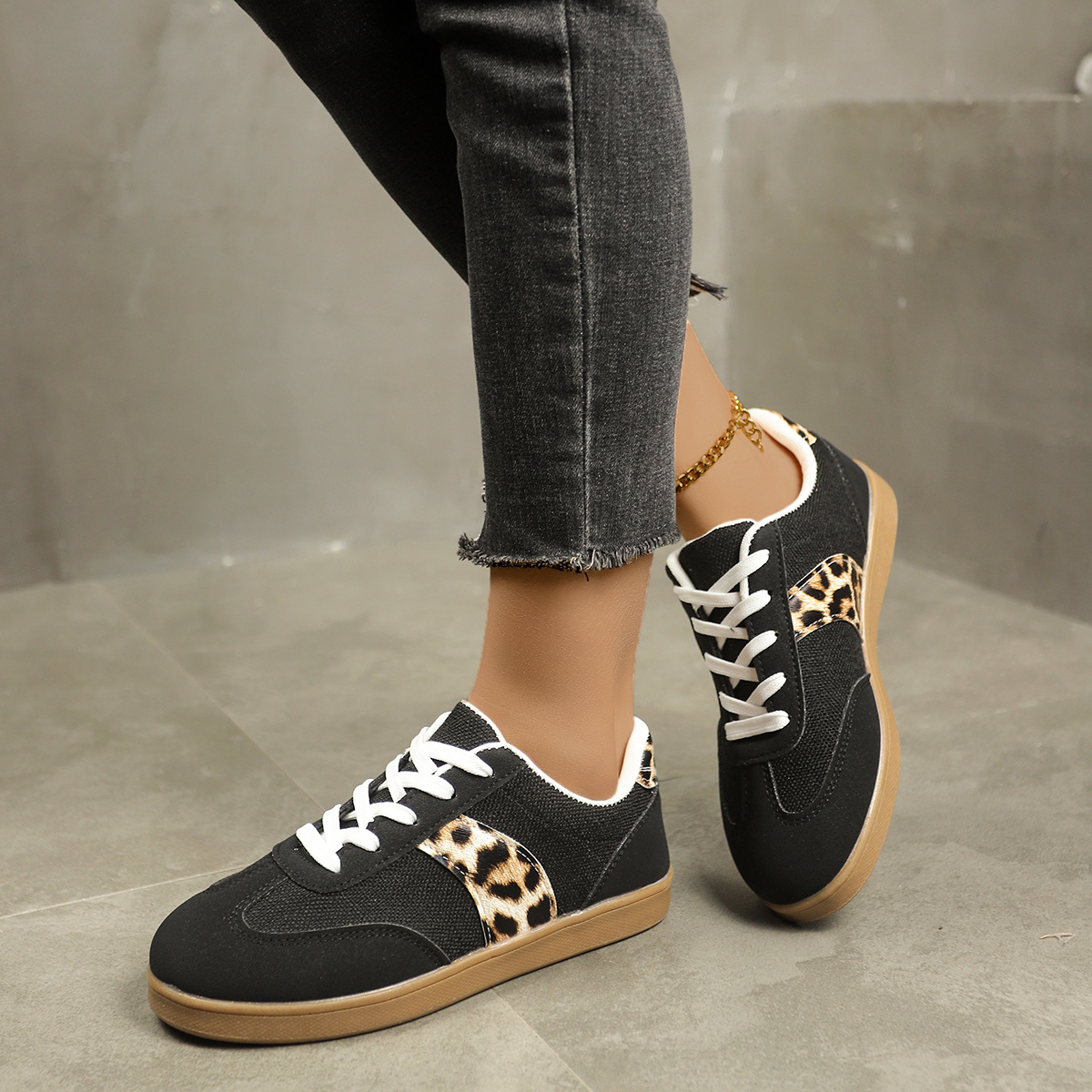Round Toe Lace-up Vintage Leopard Print German Training Shoes foto 5