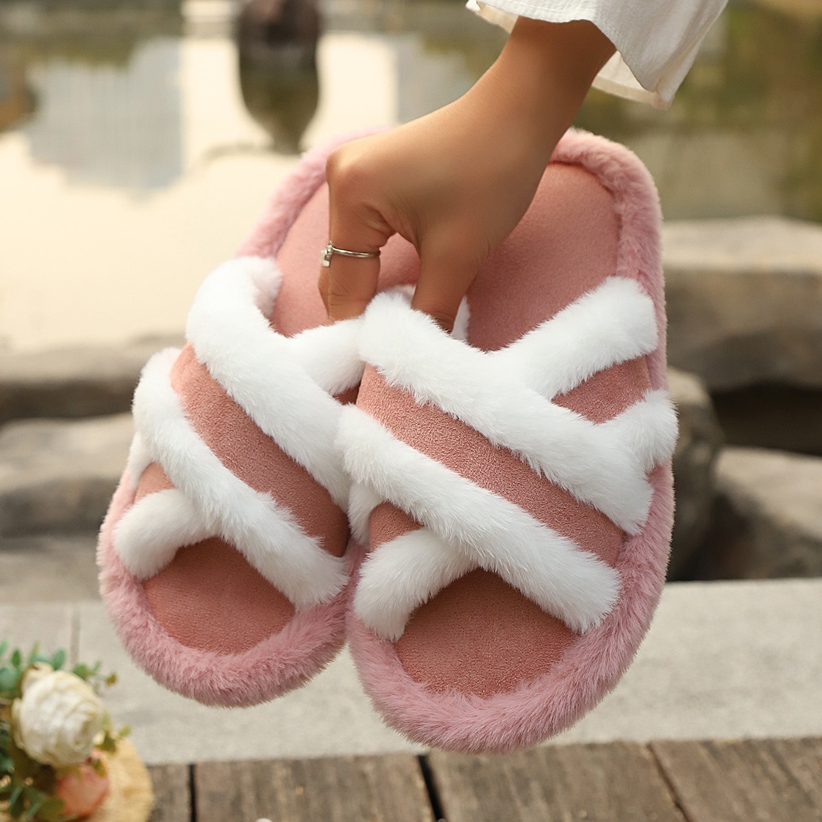 Fluffy Slippers Cross Strap Stitching Warm Casual Platform Slippers foto 2