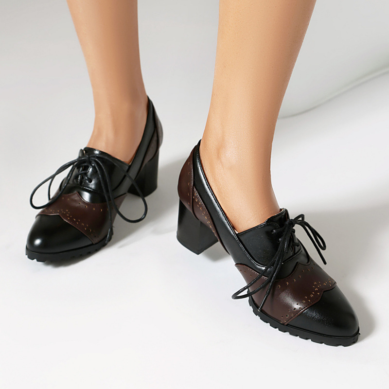 Matching Round Toe High Heel Front Lace-up Burning Flower Pumps foto 5