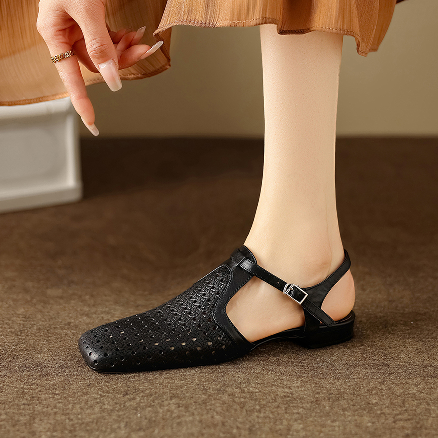 Women's Washed Full Grain Leather Slingback Sandals, Perforated T-Strap Closed-Toe Flat Shoes foto 2