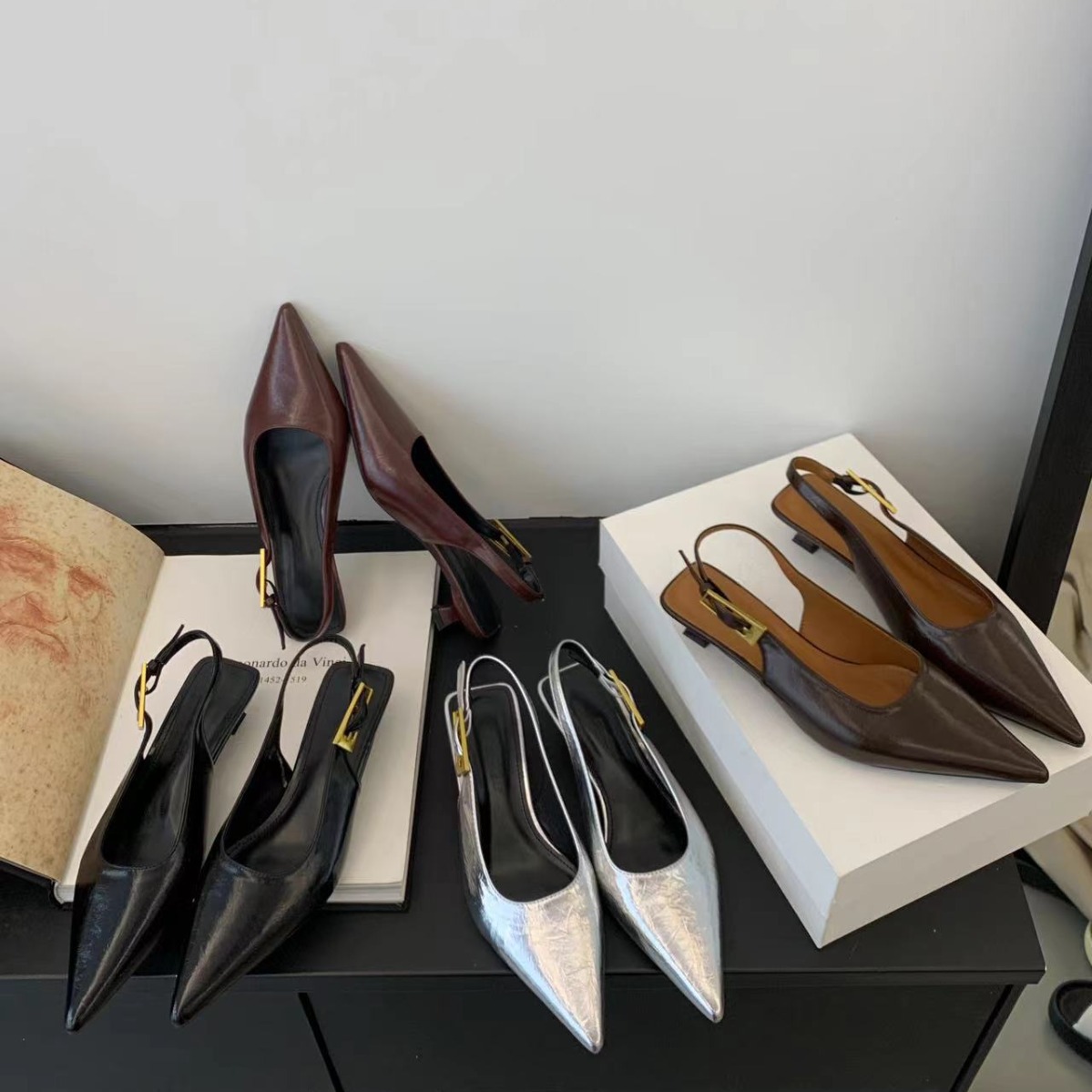 Thin Low Heel Strap Pointed Leather Shoes foto 2