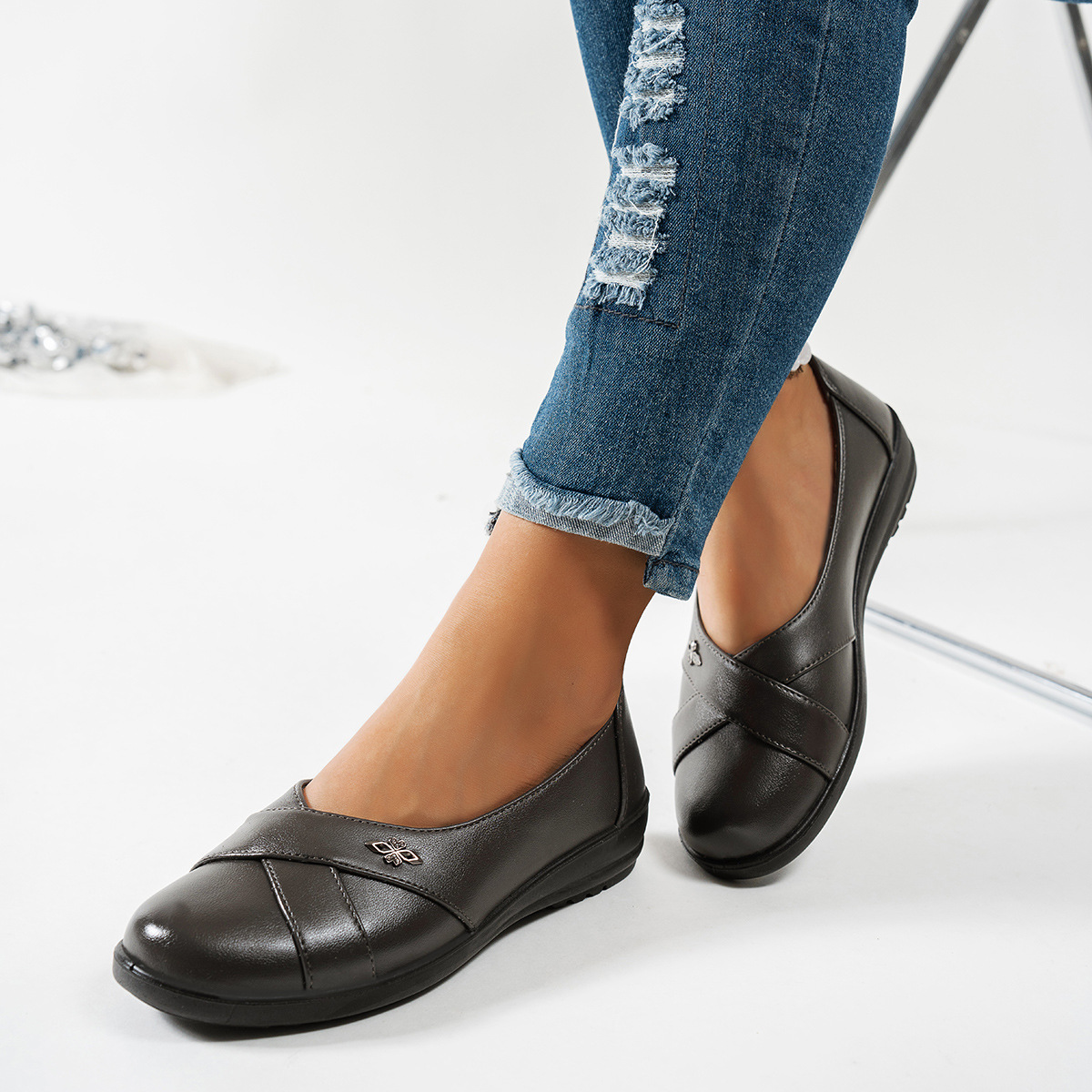 Womens Chanel-style Flat Loafers With A Metal Buckle And Tassel Detail foto 5