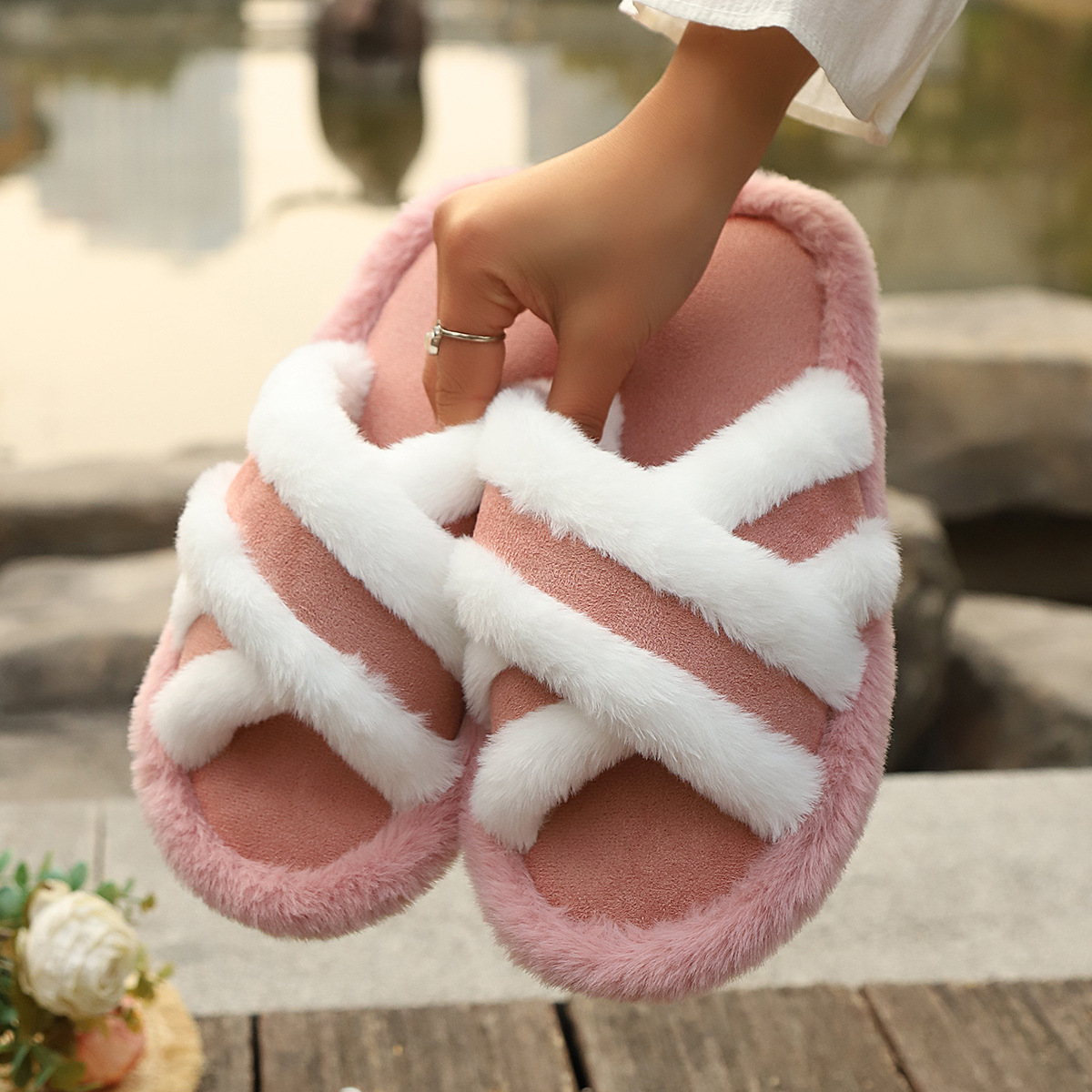 Fluffy Slippers Cross Strap Stitching Warm Casual Platform Slippers foto 4