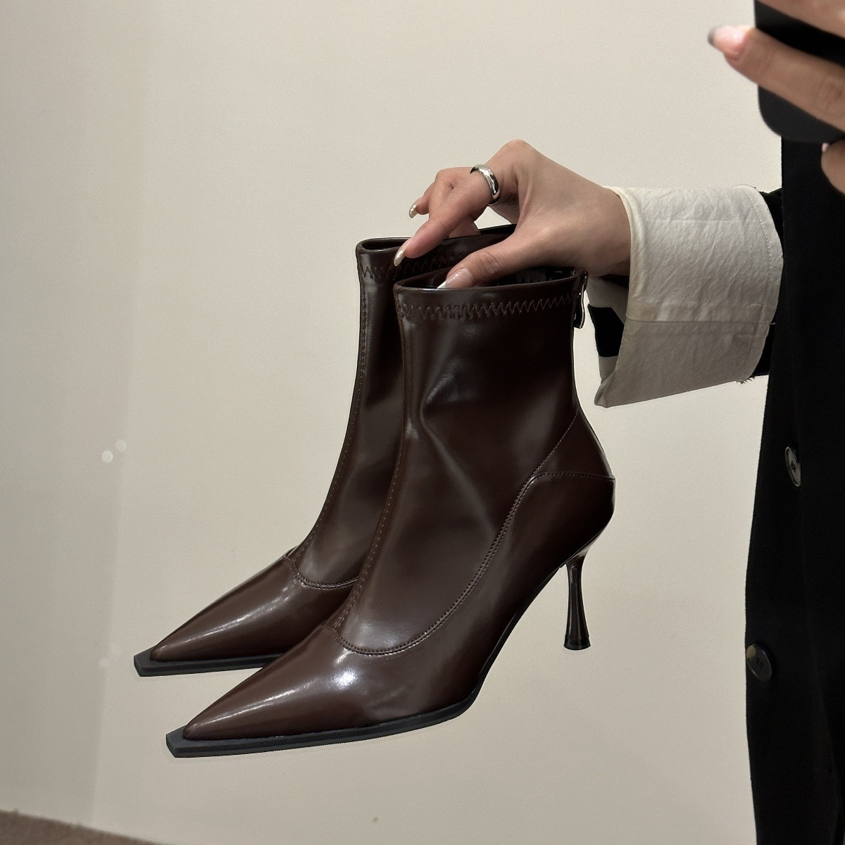 Stiletto-heeled Pointed-toe Chic Soft-leather Ankle Boots With A Back Zipper Korean-style And Versatile foto 4